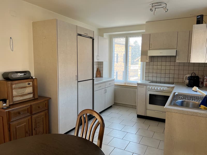 Appartement lumineux meublé de 3 pièces  (possibilité d'enlever les meubles) (3)