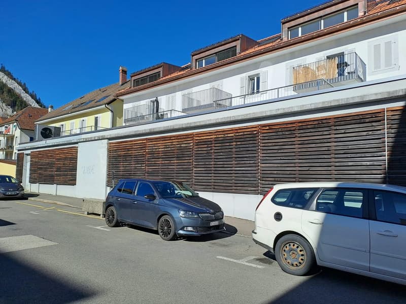 Grand local commercial de plain-pied avec grand couvert (15)