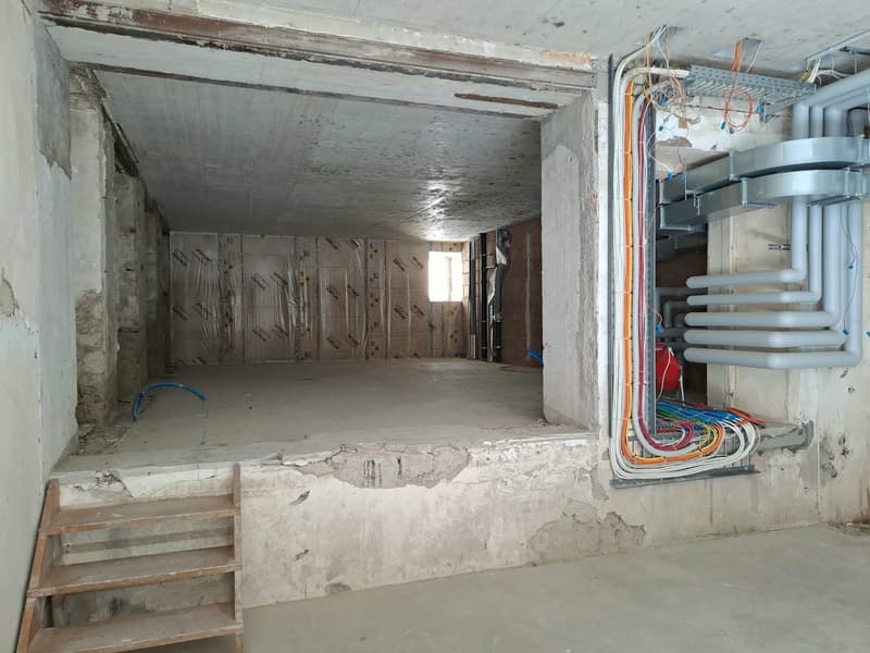 Grand local commercial de plain-pied avec grand couvert (12)