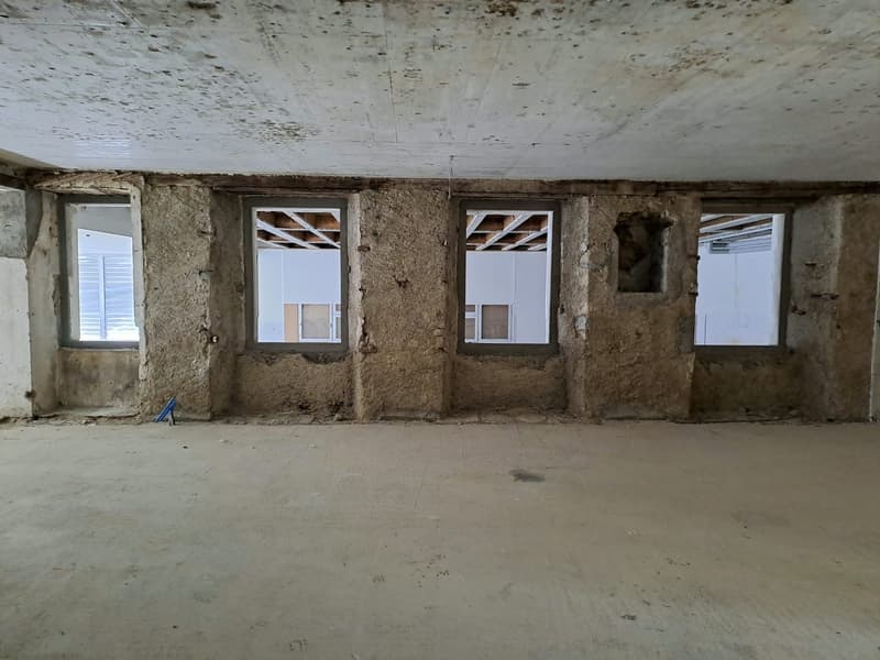 Grand local commercial de plain-pied avec grand couvert (10)