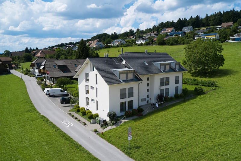 Grosszügige Eigentumswohnung im Erdgeschoss mit Gartensitzplatz (21)
