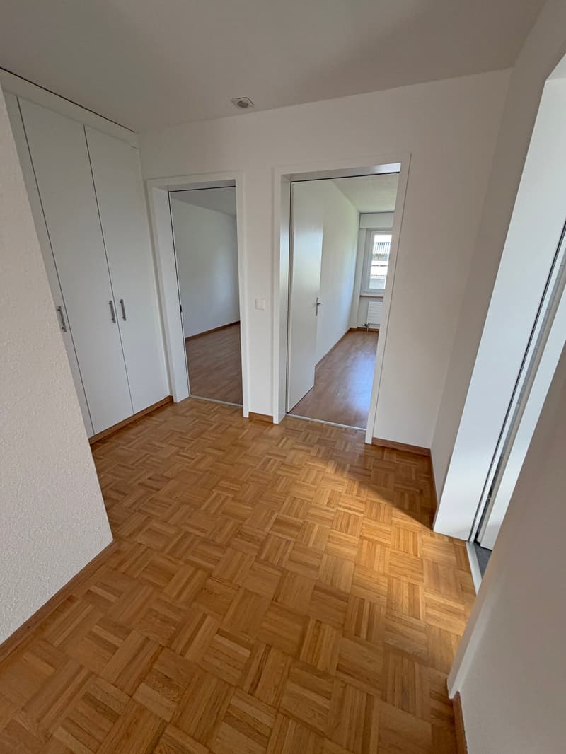 Korridor mit praktischen Einbauschränken