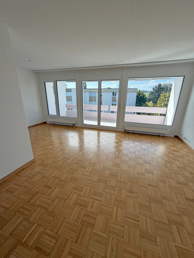 Wohnbereich mit Zugang auf den Balkon