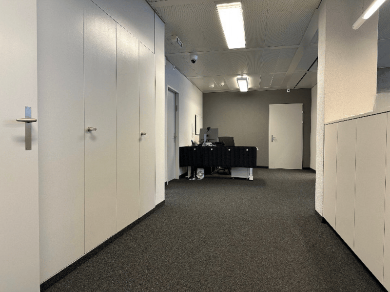 Tenant sought for representative office space in central location (4)