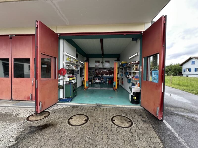 Liebevoll saniertes Wohnhaus mit Werkstatt - viel Platz für Sie und Ihre Fahrzeuge (5)