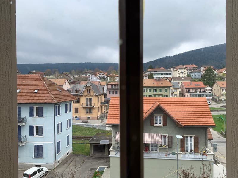 Sehr grosse und charmante 4.5-Zimmer-Wohnung mit Aussicht in Reconvilier (18)