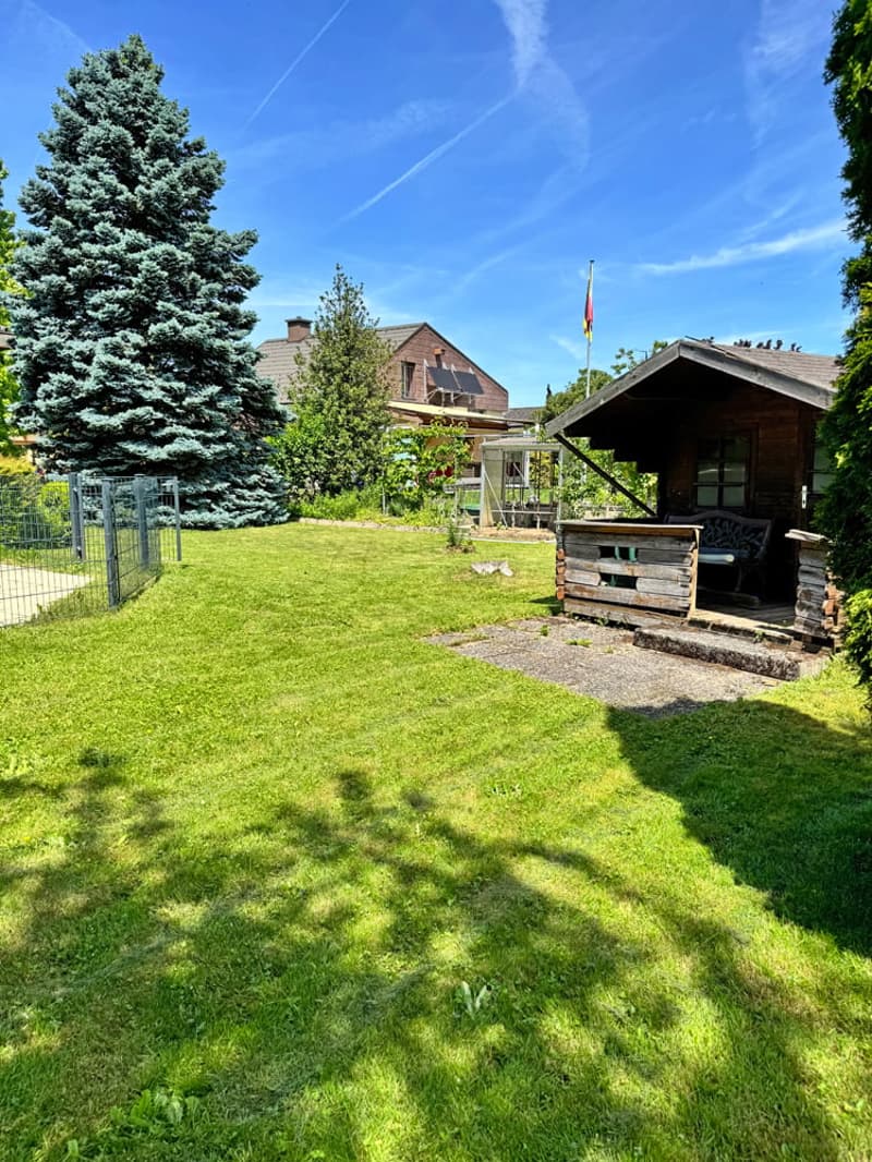 La felicità della tua famiglia con piscina e grande giardino (21)