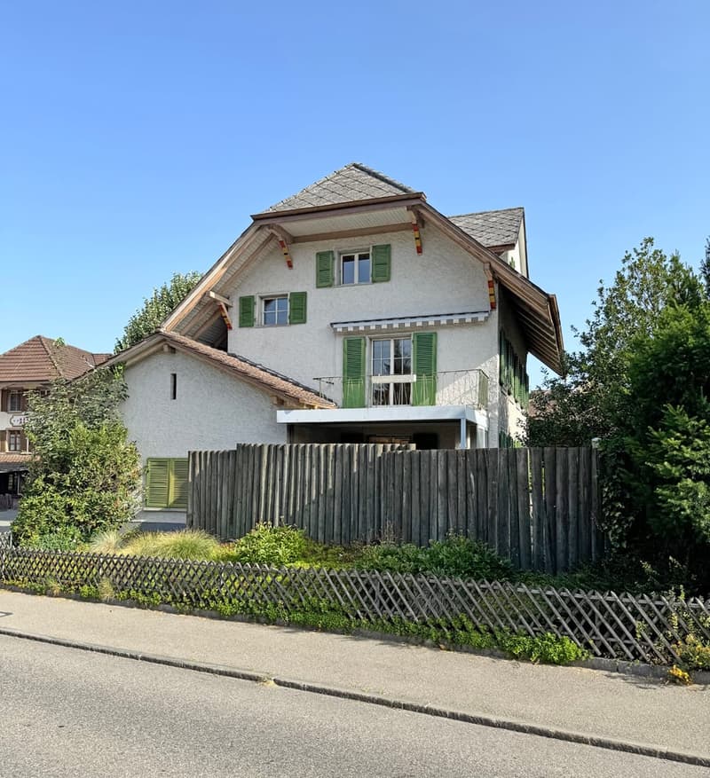 A spacious home in the heart of Madiswil (2)
