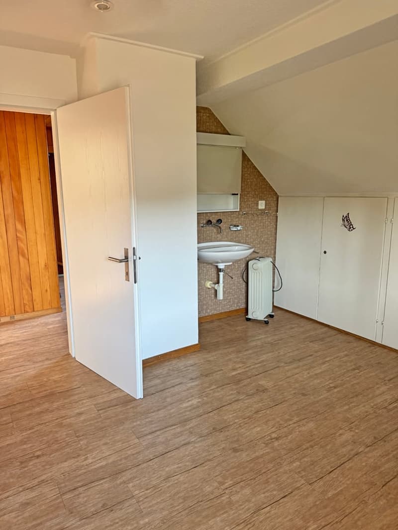 A spacious home in the heart of Madiswil (18)