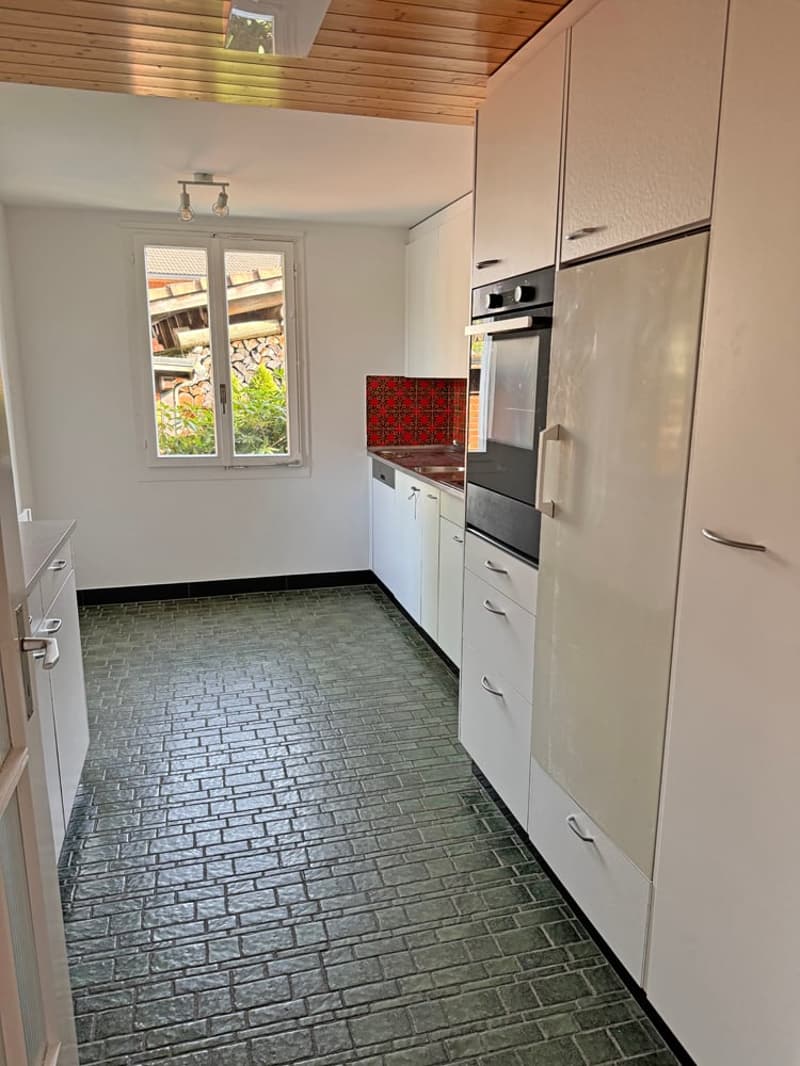 A spacious home in the heart of Madiswil (8)