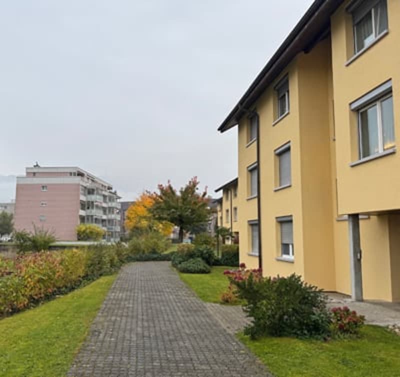 ...greifbar & nahbar - tolle Wohnung mit Balkon... (2)