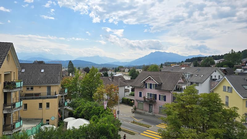 Zentrumnahes Wohnen: Frisch sanierte 3-Zimmerwohnung in Eschenbach (1)