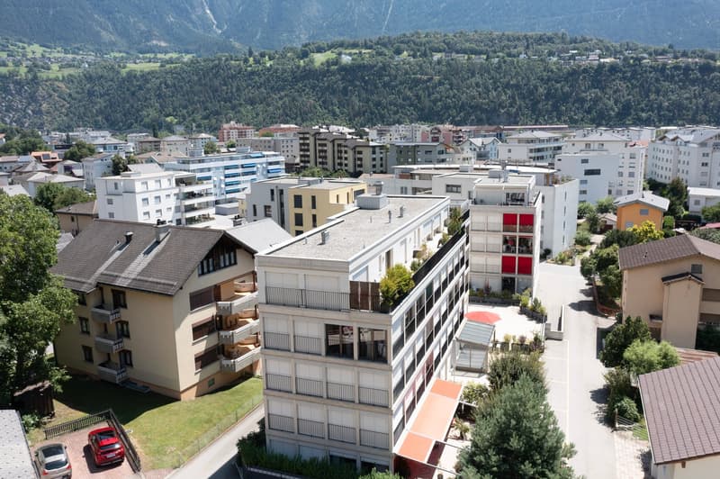 Einstellhallenplatz an zentraler Lage in Naters zu vermieten (1)