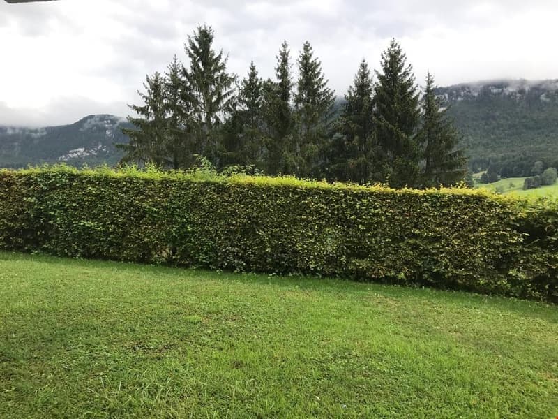 Casa multifamiliare attraente a Moutier – 9 appartamenti, garage & balconi (18)