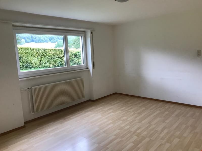 Casa multifamiliare attraente a Moutier – 9 appartamenti, garage & balconi (20)