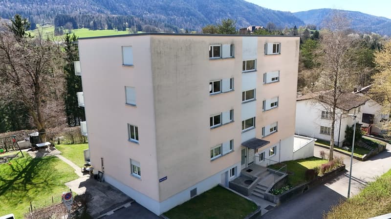 Casa multifamiliare attraente a Moutier – 9 appartamenti, garage & balconi (2)