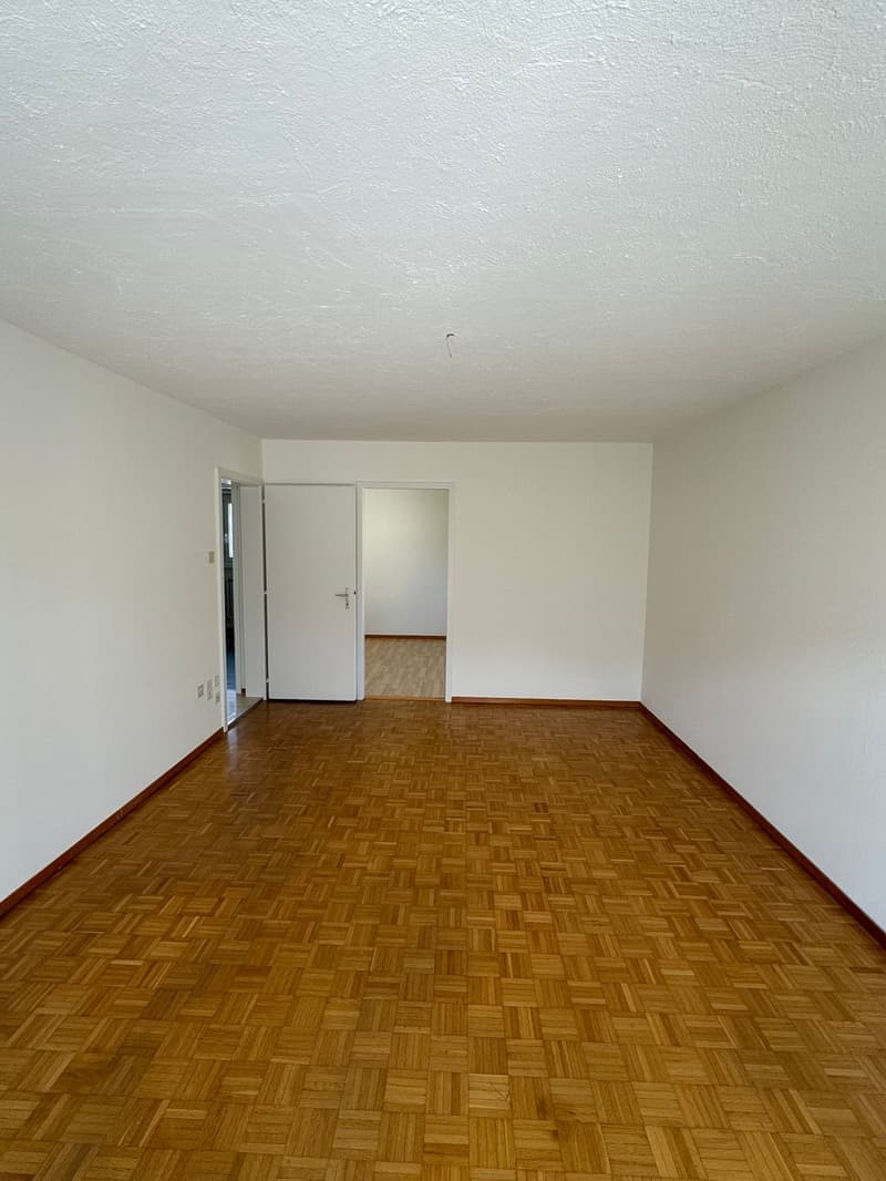 Casa multifamiliare attraente a Moutier – 9 appartamenti, garage & balconi (9)