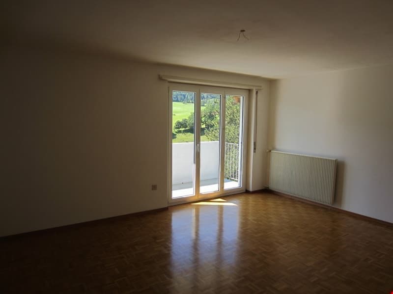 Casa multifamiliare attraente a Moutier – 9 appartamenti, garage & balconi (15)
