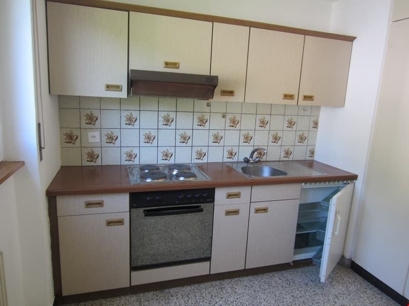 Casa multifamiliare attraente a Moutier – 9 appartamenti, garage & balconi (14)