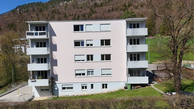Casa multifamiliare attraente a Moutier – 9 appartamenti, garage & balconi (1)