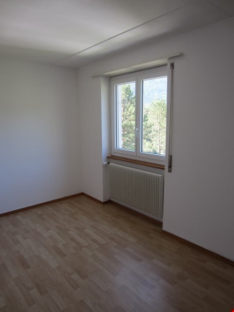 Casa multifamiliare attraente a Moutier – 9 appartamenti, garage & balconi (22)