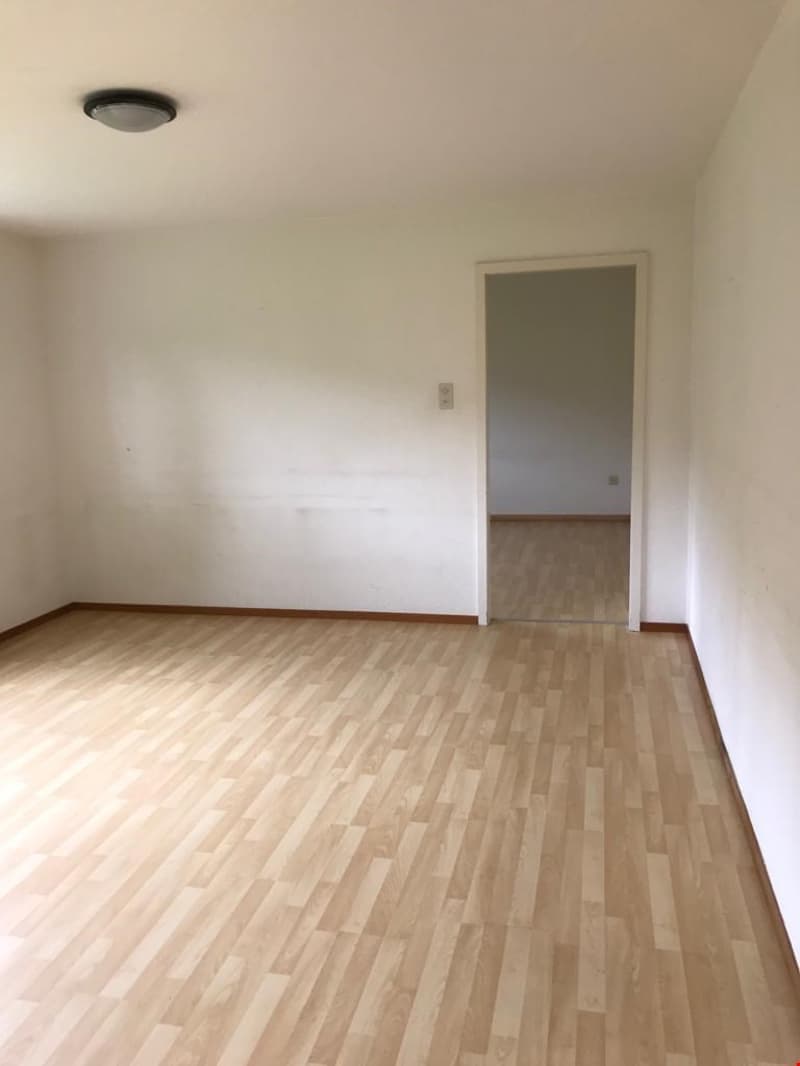 Casa multifamiliare attraente a Moutier – 9 appartamenti, garage & balconi (21)