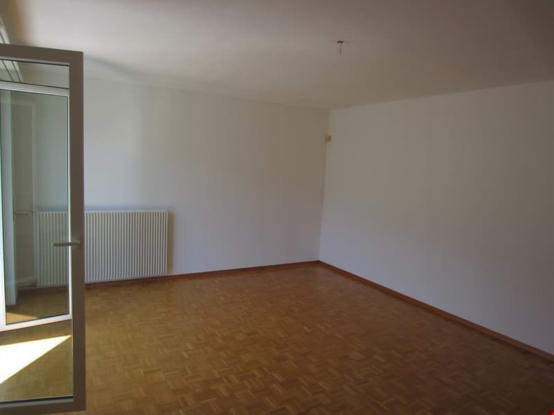 Casa multifamiliare attraente a Moutier – 9 appartamenti, garage & balconi (16)