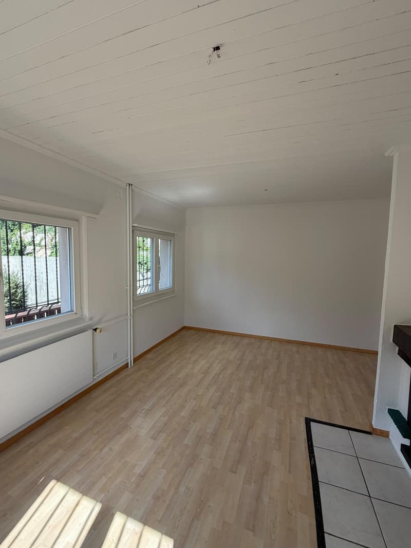 Appartement simple et charmant de 4 pièces à Perrefitte (BE) (4)