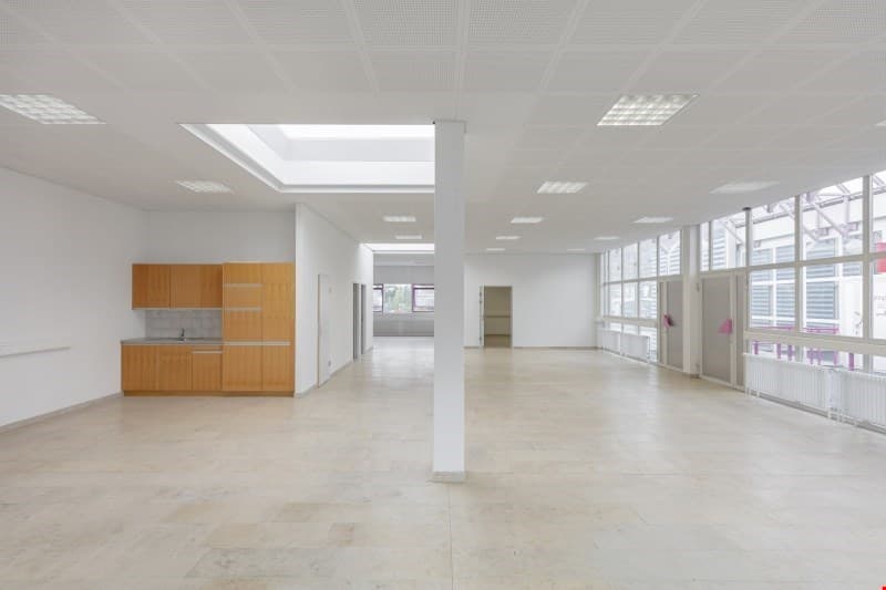 SURFACE COMMERCIALE/BUREAU/CABINET MEDICAL/ACTIVITES SPORTIVES (6)