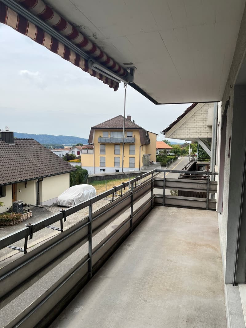 Affascinante appartamento di 4 locali con balcone a Ins (8)