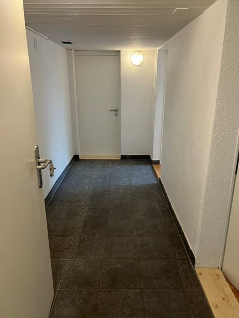 3 Bastelräume mit separatem WC/Lavabo im Untergeschoss zu verkaufen in Neuenegg (7)