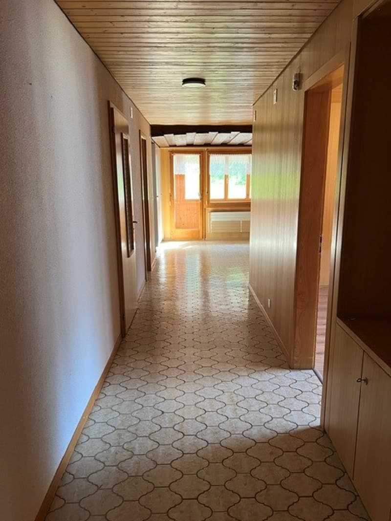 Spacious 4.5-room apartment with winter garden for rent in Kandergrund (6)