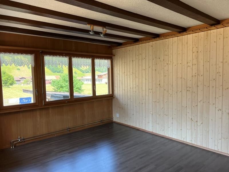 Spacious 4.5-room apartment with winter garden for rent in Kandergrund (9)
