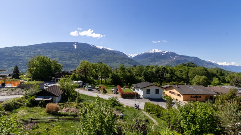 For Sale: Exceptional Architect-Designed 5.5 Room Villa in Diolly (3)
