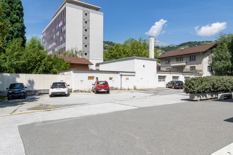 ZU VERMIETEN, STADTZENTRUM SION, AUSSENPARKPLATZ (1)