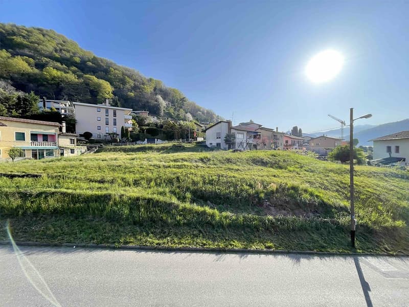 Ponte Tresa, buildable land R3 m2 1807, lake view Ref.: 0388 (3)