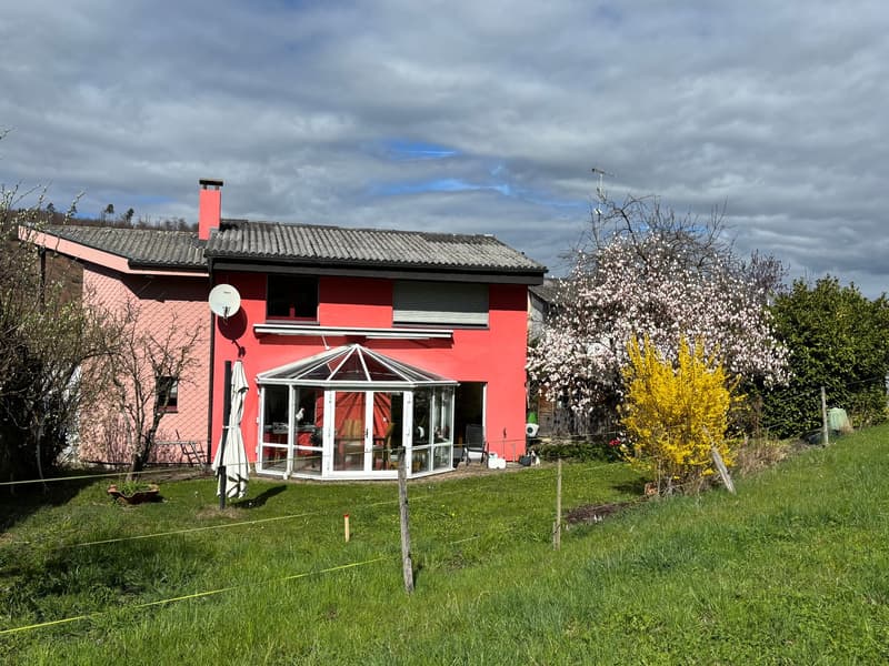 Charmant maison de famille de 5,5 pièces avec jardin d'hiver à Hersberg (2)