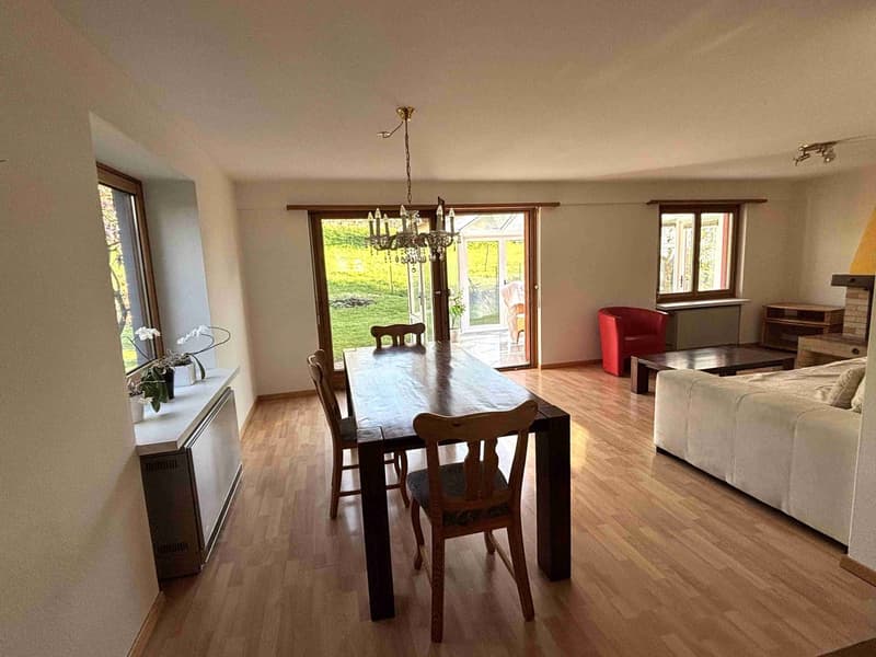 Charmant maison de famille de 5,5 pièces avec jardin d'hiver à Hersberg (3)