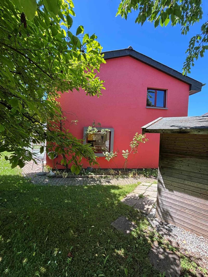 Charmant maison de famille de 5,5 pièces avec jardin d'hiver à Hersberg (17)