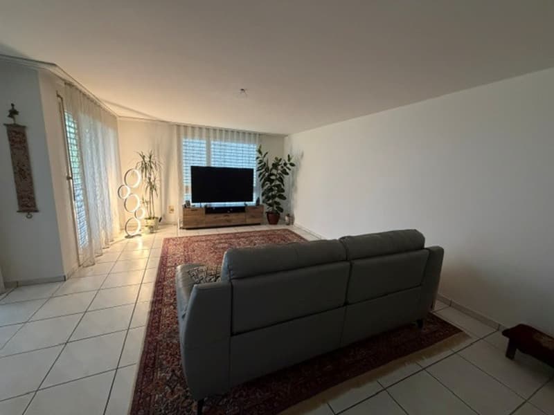 Helle 4-Zimmer-Wohnung mit Balkon in Ormalingen (4)