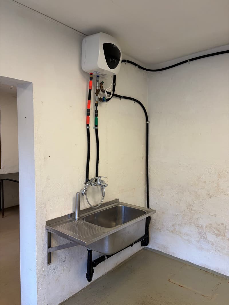 Affascinante locale commerciale con studio nel centro di Altdorf (6)