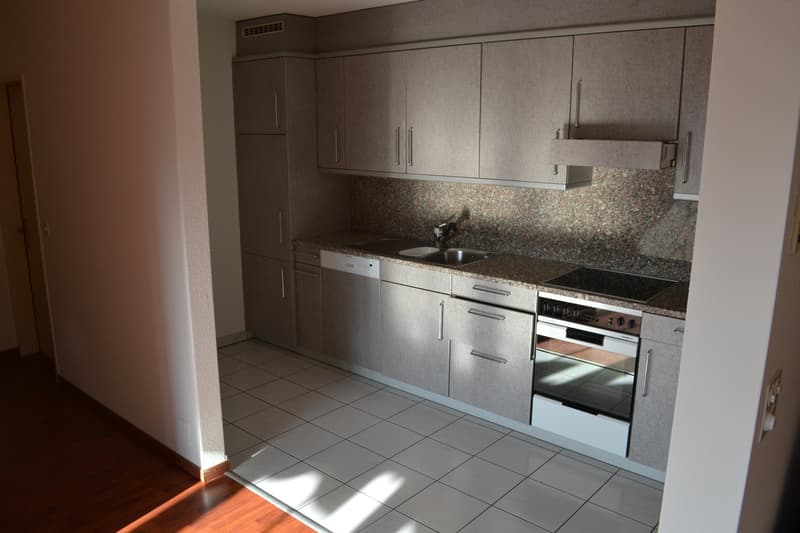 2-Zimmer-Dachwohnung mit Seesicht in Stansstad zu vermieten (2)
