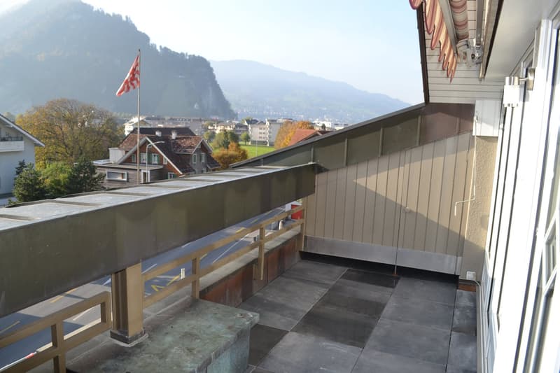 2-Zimmer-Dachwohnung mit Seesicht in Stansstad zu vermieten (1)