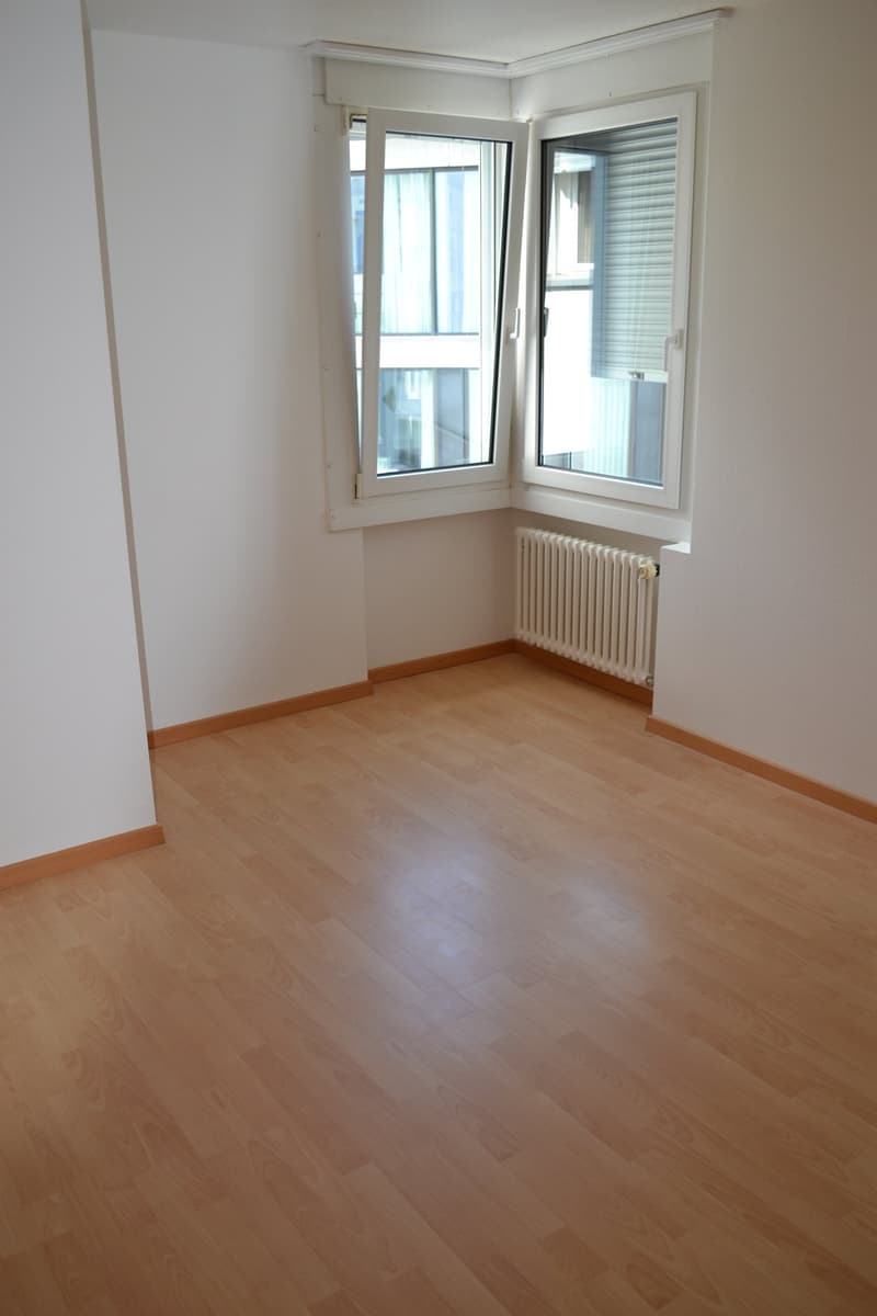 Appartement lumineux de 5 pièces avec balcon et proximité du lac dans le favorable Hergiswil (9)