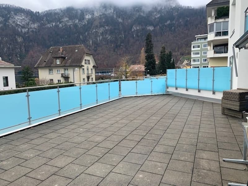Appartamento di 3 locali attraente con una terrazza molto grande e vista sul lago (8)