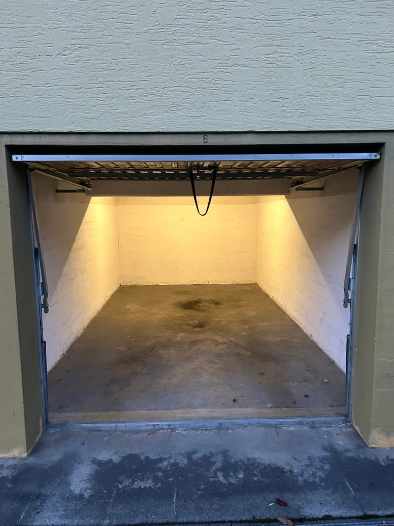 Single garage box for rent on Flüelerstrasse (2)