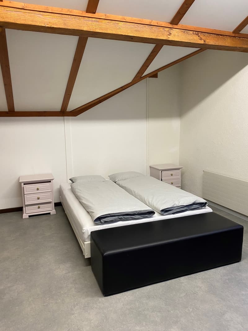Large partially furnished room for rent in the center of Altdorf (5)