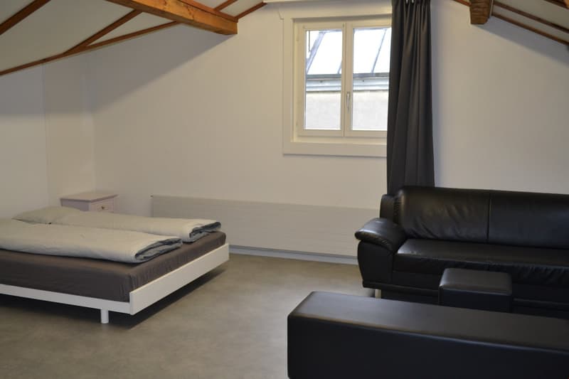 Large partially furnished room for rent in the center of Altdorf (6)