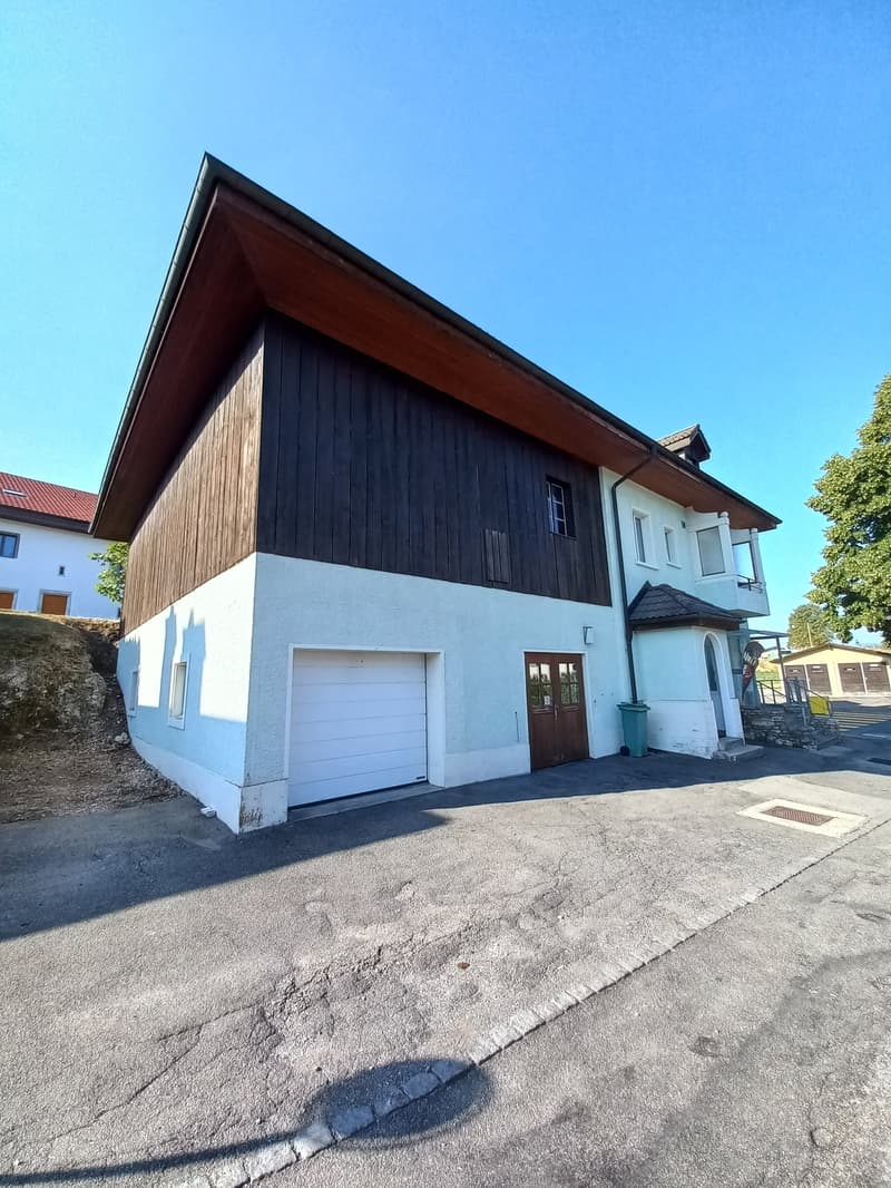 A vendre:  Maison avec magasin et deux appartements (4)