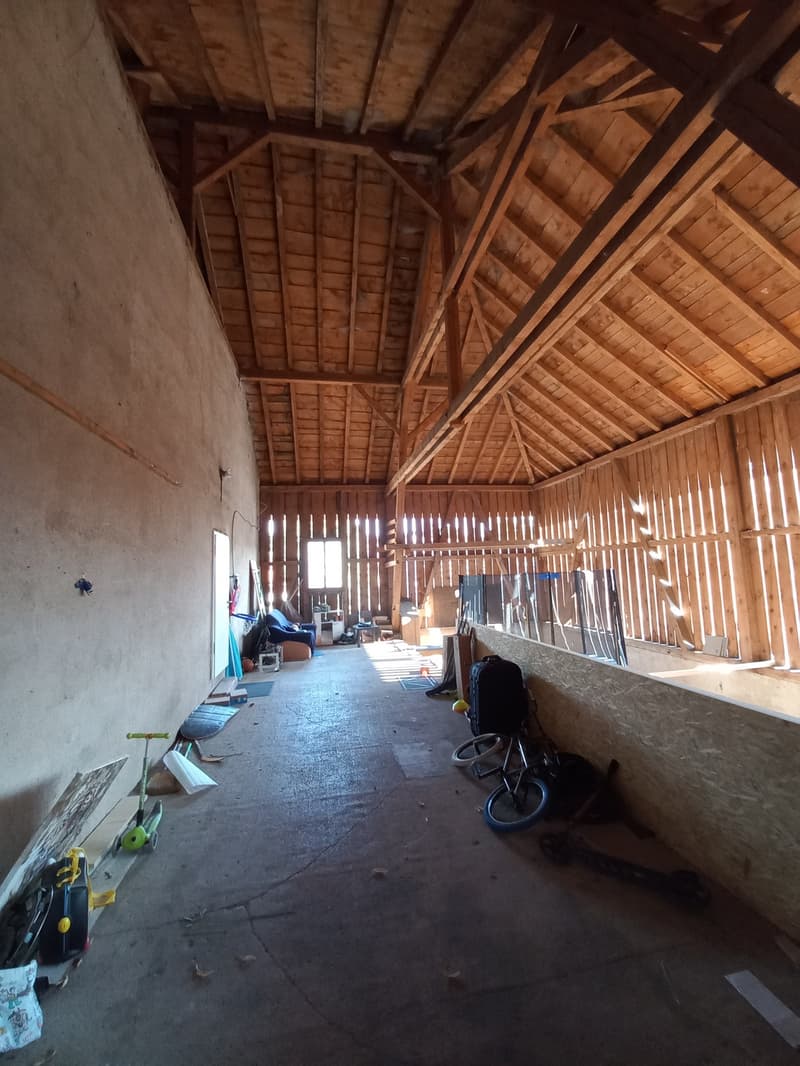 A vendre:  Maison avec magasin et deux appartements (11)